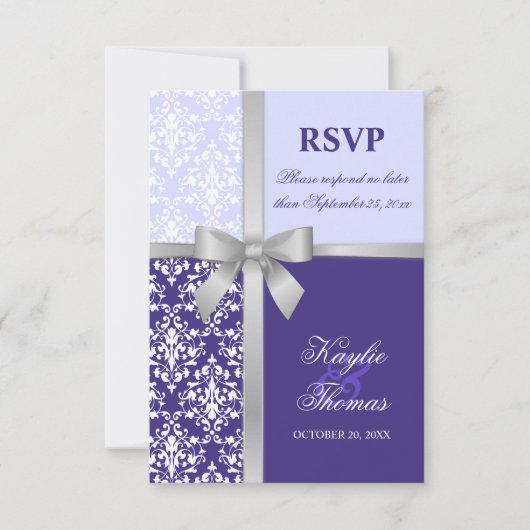 ダマスク模様の偽銀リボン 紫の結婚式 出席カード 招待状 (正面)