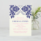 ダマスク ネイビーブルー、ピンクの結婚式前お祝い会 招待状 (スタンド正面)
