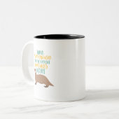 ダムおもしろいビーバーと混乱したカワートゥーの漫画 ツートーンマグカップ (正面左)