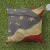 ダメージを受けたアメリカ国旗 クッション (芝生)