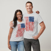 ダメージプロセスアメリカ国旗 Tシャツ (ユニセックス)