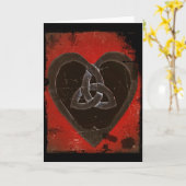 ダメージ加工された濃赤色のケルトハート カード (黄色い花)