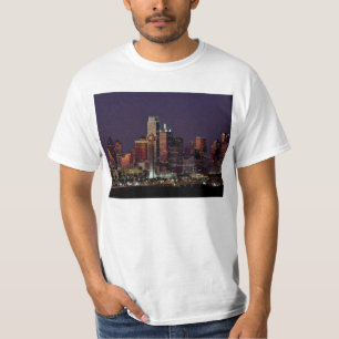 ダラスのテキサス州夜スカイライン Tシャツ