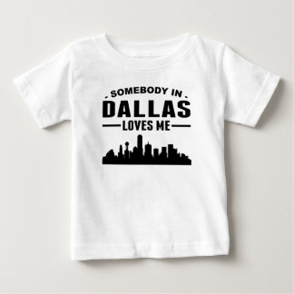 ダラスの誰かが私を愛している ベビーTシャツ