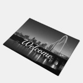 ダラススカイライン夜明けグレースケールへようこそ ドアマット (アングル)