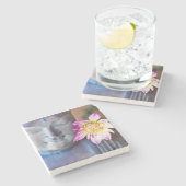 ダリアが付いている仏の彫像 ストーンコースター (横)