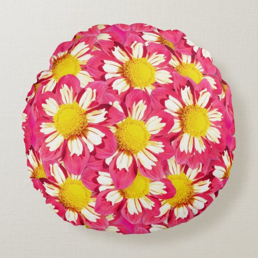 ダリアの花束 – サンゴと黄色と白 ラウンドクッション (正面)