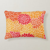 ダリア花、花のパターン、オレンジ色のダリア アクセントクッション (正面)