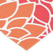 ダリア花、花のパターン、オレンジ色のダリア ミディアムテーブルランナー (コーナー)