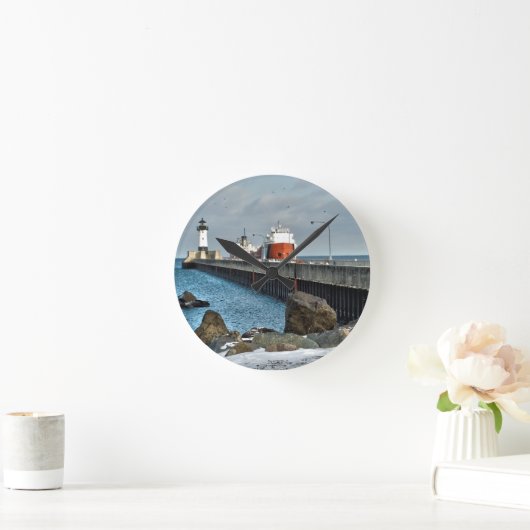 ダルス・ミネソタの灯台と船 ラウンド壁時計 (ホーム)