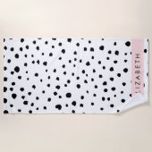 ダルマのドット、スポット、白黒、あなたの名前 ビーチタオル (正面)