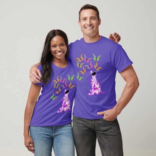 ダルマの子犬とカラフル蝶 Tシャツ (ユニセックス)