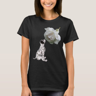 ダルマチアの子犬と白いバラの動物 Tシャツ