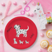ダルマチアの子犬はパーティー紙プレートを持つ。 ペーパープレート (パーティー)
