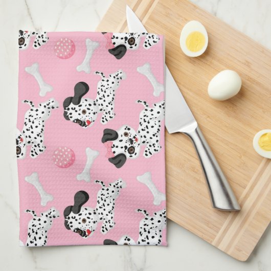 ダルマティアンズの子犬、黒い斑点、ピンクのおもちゃのボール白 キッチンタオル (四つ折り)
