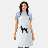 ダルマティアンドッグ – ハロウィンムーンシルエットクラシック エプロン (着用した状態)