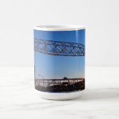 ダルースの空中架橋 ミネソタ州 コーヒーマグカップ (中央)