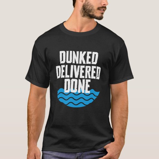 ダンクされた 届けられた 完了 洗礼 キリスト教 Tシャツ (正面)