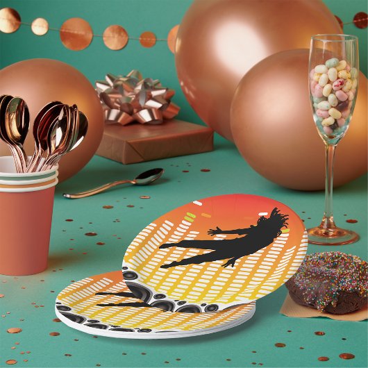 ダンサーとスピーカー ペーパープレート