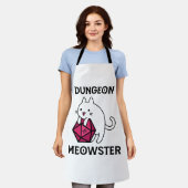 ダンジョンニャオスター 猫 楽しい エプロン (着用した状態)