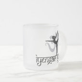 ダンスの姿勢のIyengarのヨガのギフトの主 フロストグラスマグカップ (正面右)
