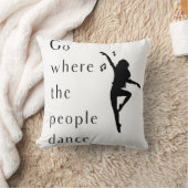 ダンスシャツが人々の踊る場所へ クッション (ブランケット)