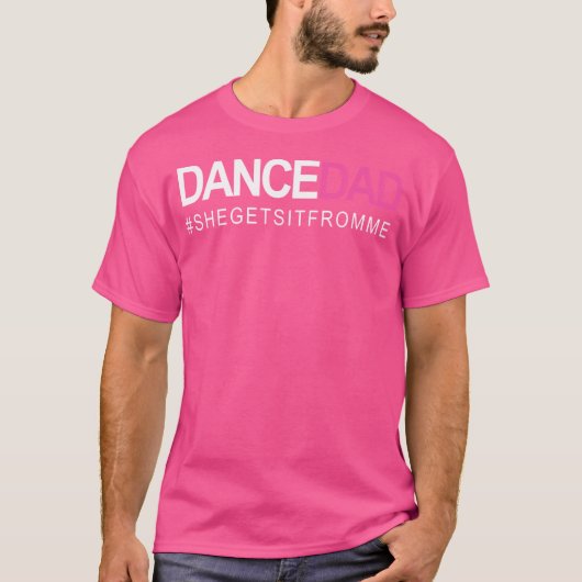 ダンスパパN誇りを持った踊りダディ彼女はそれを取得する Tシャツ (正面)