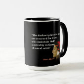 ダンテアリギエリ引用文地獄の最も暗い場所で マグカップ (正面右)