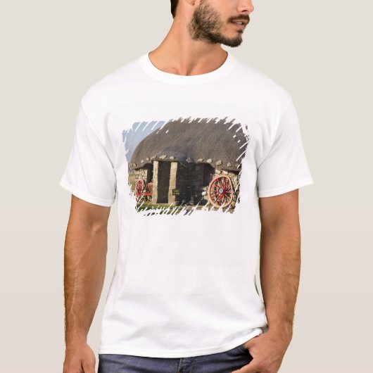 ダントゥルム近くのスカイ島の島暮らし博物館 Tシャツ (正面)