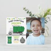 ダンプすべてをおもしろいごみトラックの誕生日写真 招待状 (スタンド正面)