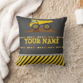 ダンプトラックの男の子の装飾用クッションのパーソナライズな名前 クッション (ブランケット)