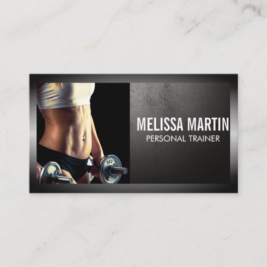 ダンベルを抱える若い女性 | フィットネス 名刺 (正面)