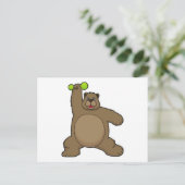 ダンベルを持ったクマのヨガフィットネス ポストカード (スタンド正面)