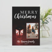 ダークなクリスマス家族写真の中の祭りのランタン シーズンカード (スタンド正面)