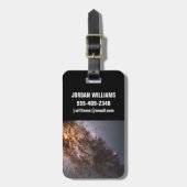 ダークなレーンの塵のクロスCentaurus銀河系。 ラゲッジタグ (正面縦)