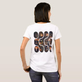 ダークアカデミアの魔法の本棚 ビンテージデザイン Tシャツ (裏面フル)