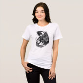 ダークアニメの少女と巨大な猫のアート トライブレンドTシャツ (正面全面)