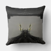 ダークアニメファンタジーカラスと悪魔の芸術 クッション (裏面)