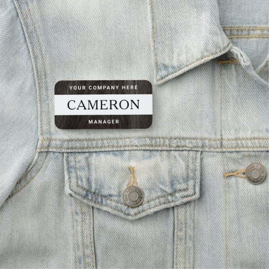 ダークウッドの木目の白の名前、タイトルと会社 名札 (インサイチュ)