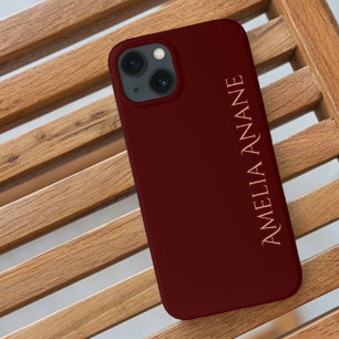 ダークエレガントレッドと金ゴールドのタイポグラフィ iPhone 13ケース