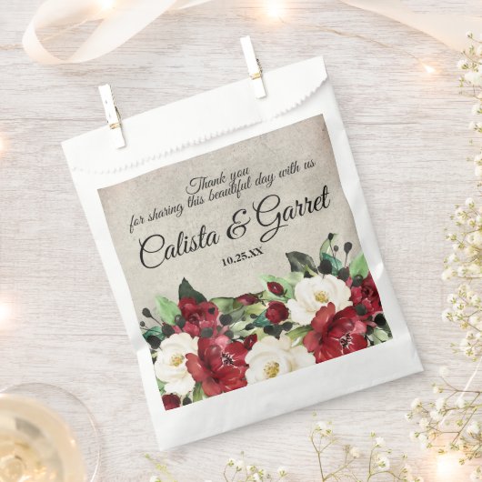 ダークエレガントレッドフローラ結婚ゴシックありがとう フェイバーバッグ (クリップ留めされた状態)