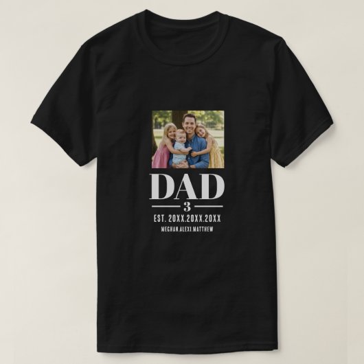 ダークカラーのお父さん設立年名前ナンバー写真スクリプト Tシャツ (デザイン正面)