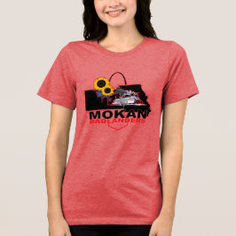 ダークカラーの女性を中心としたMOKANのバッジ トライブレンドＴシャツ