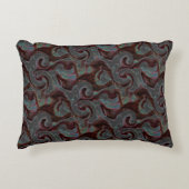 ダークカラーの彫刻されたスパイラルパーツとグローストローク アクセントクッション (正面)