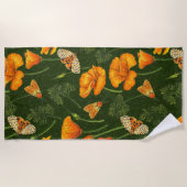 ダークグリーンのカリフォルニアケシと蛾 ビーチタオル (正面)