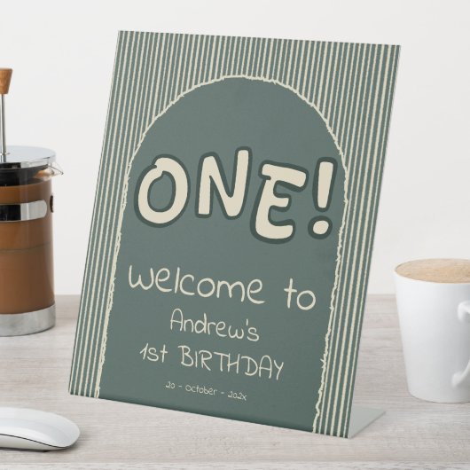 ダークグリーンのストライプ 1歳の誕生日ウェルカム 台座サイン (インサイチュ)