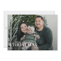 ダークグリーンのミニマルな初めてのクリスマス家族写真 