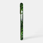 ダークグリーンのユーカリ iPhone 16ケース (左側面)