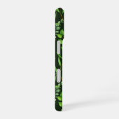 ダークグリーンのユーカリ iPhone 16ケース (右側面)