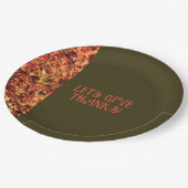 ダークグリーンの家族がハッピーズを集め感謝してい与える ペーパープレート (アングル)